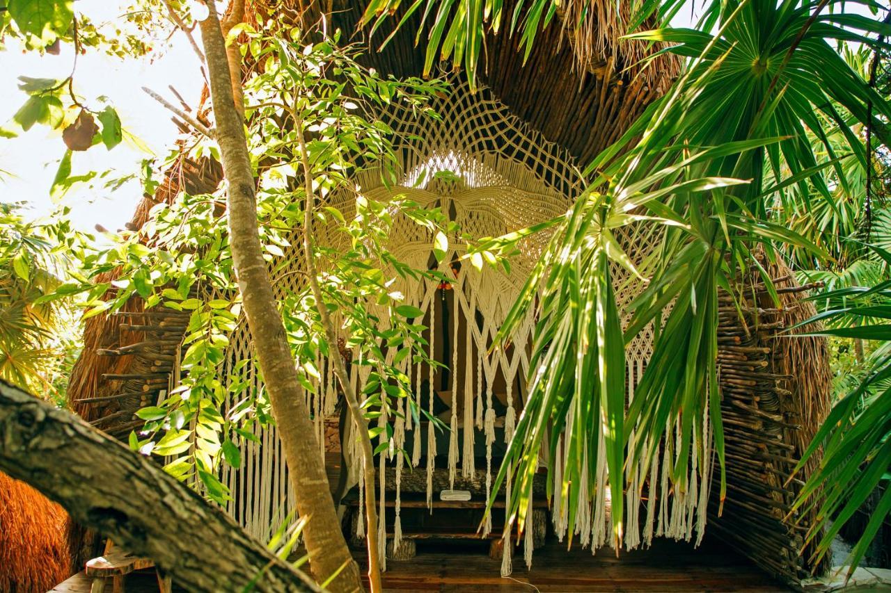 Ikal Tulum Hotel Exterior foto A hammock in a jungle