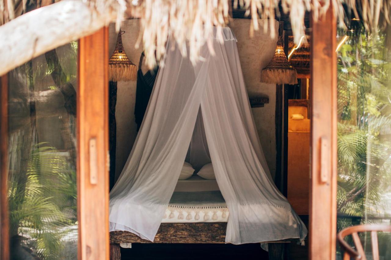 Ikal Tulum Hotel Exterior foto A mosquito net over a bed