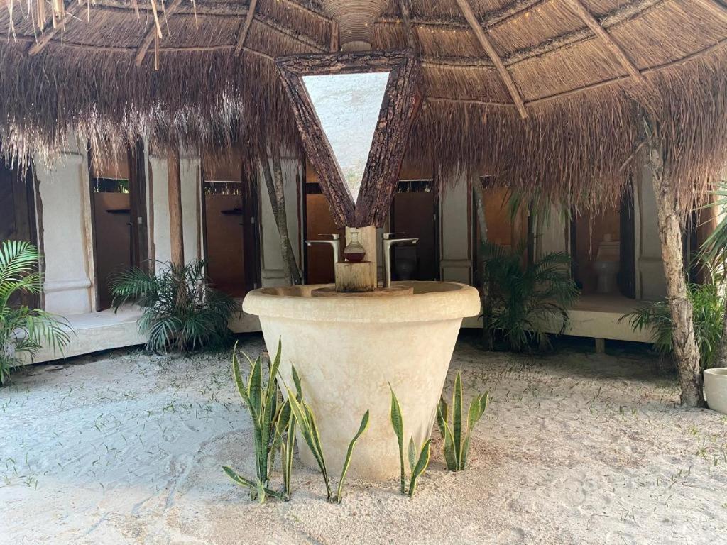 Ikal Tulum Hotel Exterior foto Fountain at the entrance of the spa